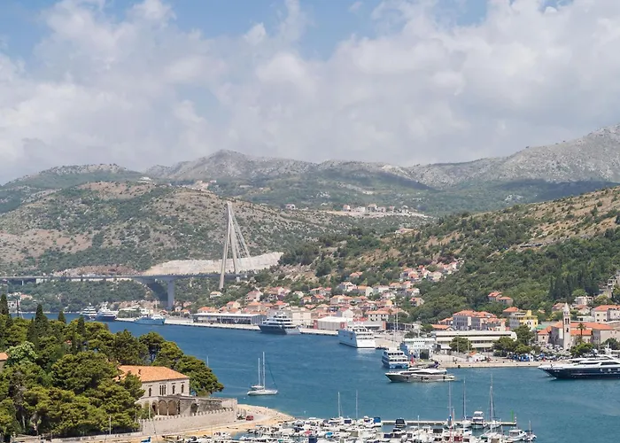 Luka - Two Bedroom شقة